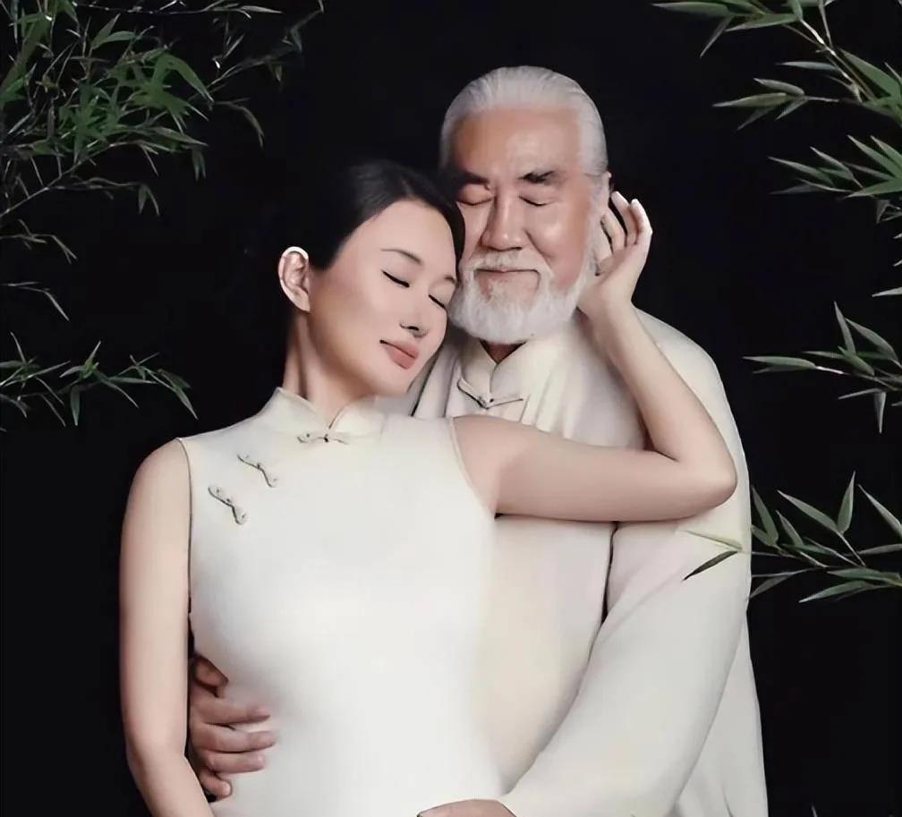 74岁的张纪中估计肠子都悔青了不是因为没钱养家，也不是身体扛不住，而是没想到自己