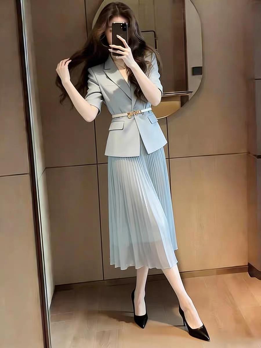 活出自己的纯真，穿出自己的自信，是每个女人必备的独特！什么样的穿搭可以成为气质女