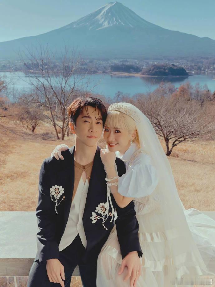 陈汉典lulu富士山婚纱照陈汉典lulu婚纱照曝光 1月6日，陈汉典lulu在社