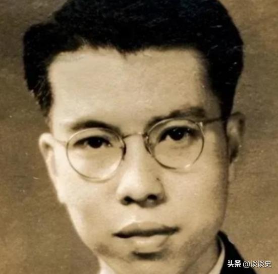 1948年，他不顾妻子反对，用刀划开刚出生3天女儿的后背，看着女儿奄奄一息，妻子