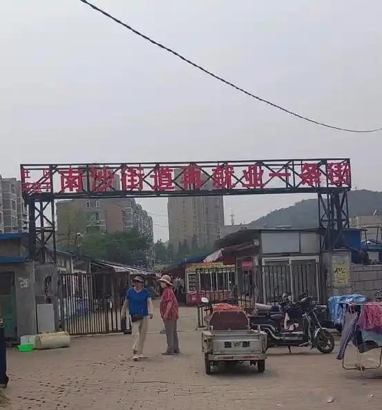 朋友说昨天南沙再就业市场，西门那电线着了，这几天老旧电网的小区跳闸断电的事太多了