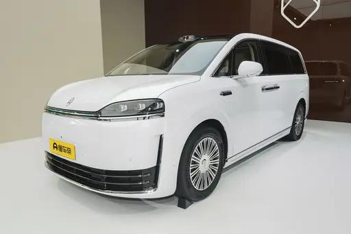 新能源MPV越来越像移动客厅，但智界V9让我更在意另一件事
 
现在看新能源MP