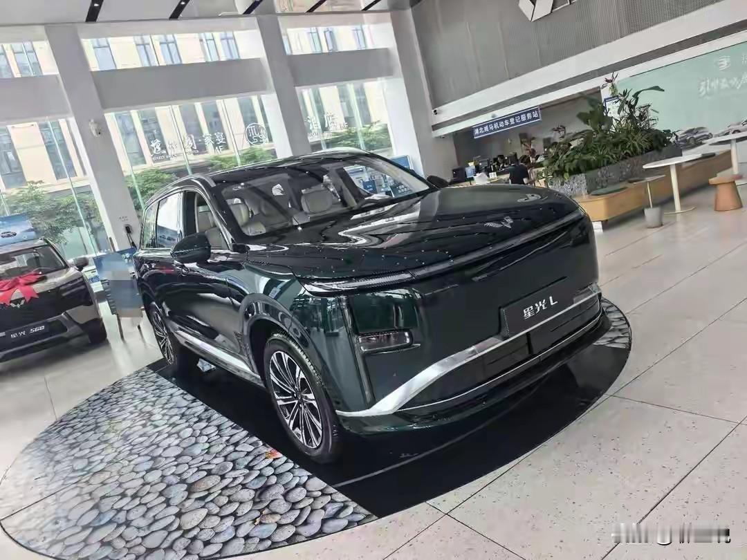 很多多人口家庭挑选六座SUV，心里都有一个固有印象：车子尺寸做大，开起来就容易笨
