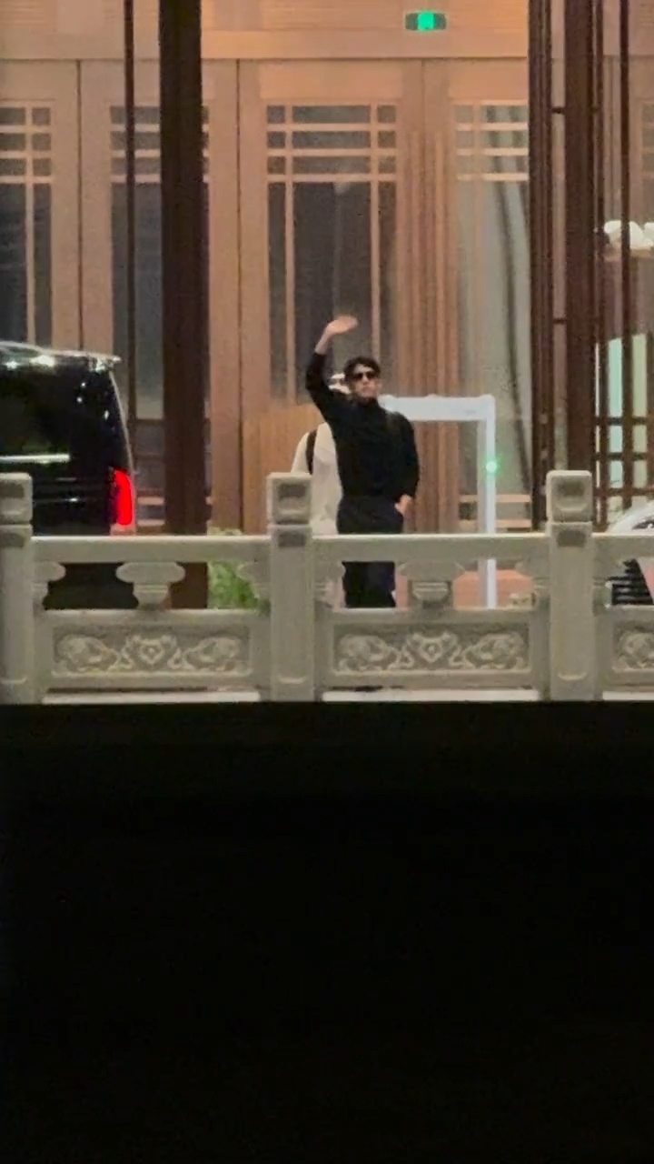 高糊都挡不住的腔调...穿着男人最性感的衣服[流鼻血][流鼻血]井柏然你帅疯了！