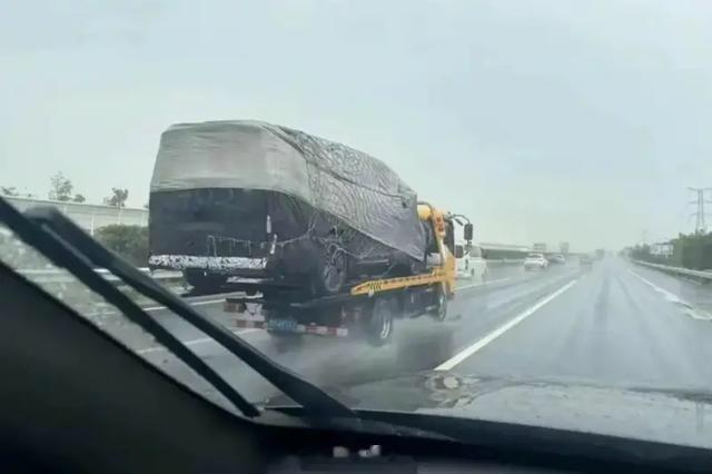 #新能源汽车# 【理想MEGA最新谍照曝光，或将年底发布】近日，从相关渠道，得到