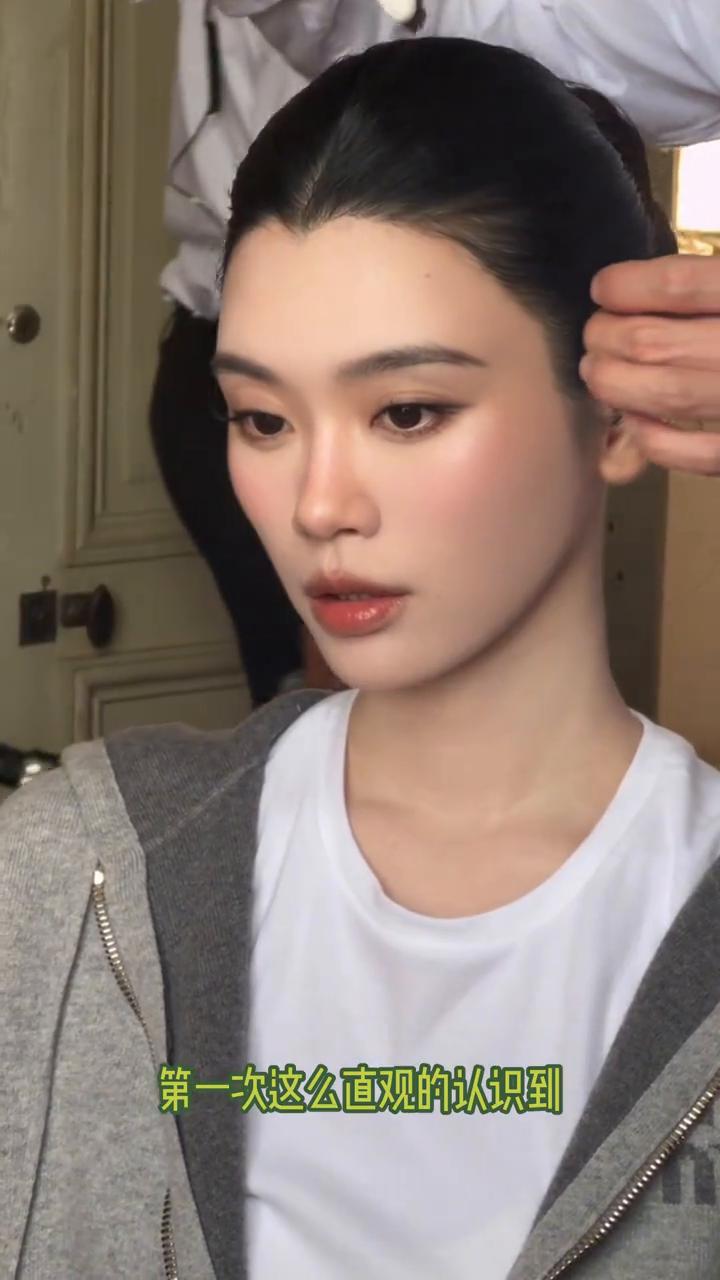 笑晕了，第一次这么直观的认识到什么是豪门婚姻。奚梦瑶和何猷君连结婚誓词里都没有贫