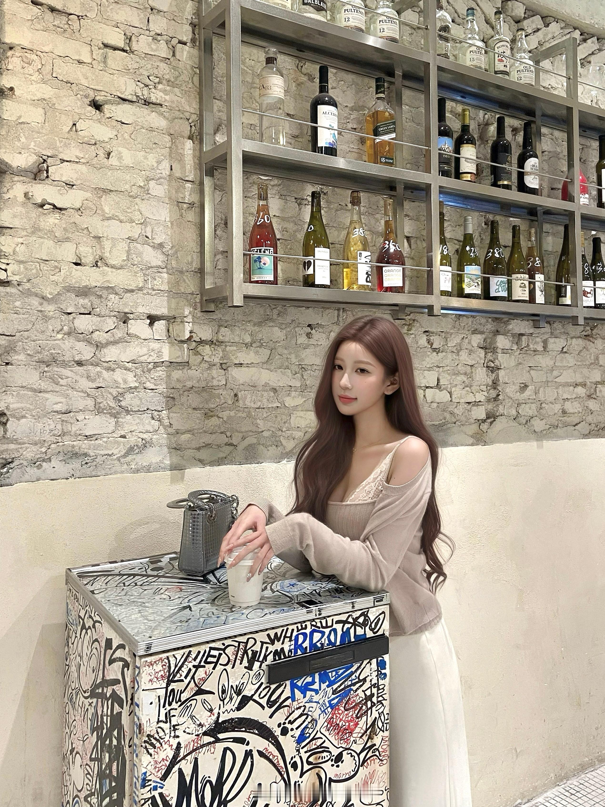 吃到奶皮子糖葫芦了 好腻..[无聊]最后一张 两个人睡不着 熬到天亮去海宁购皮草