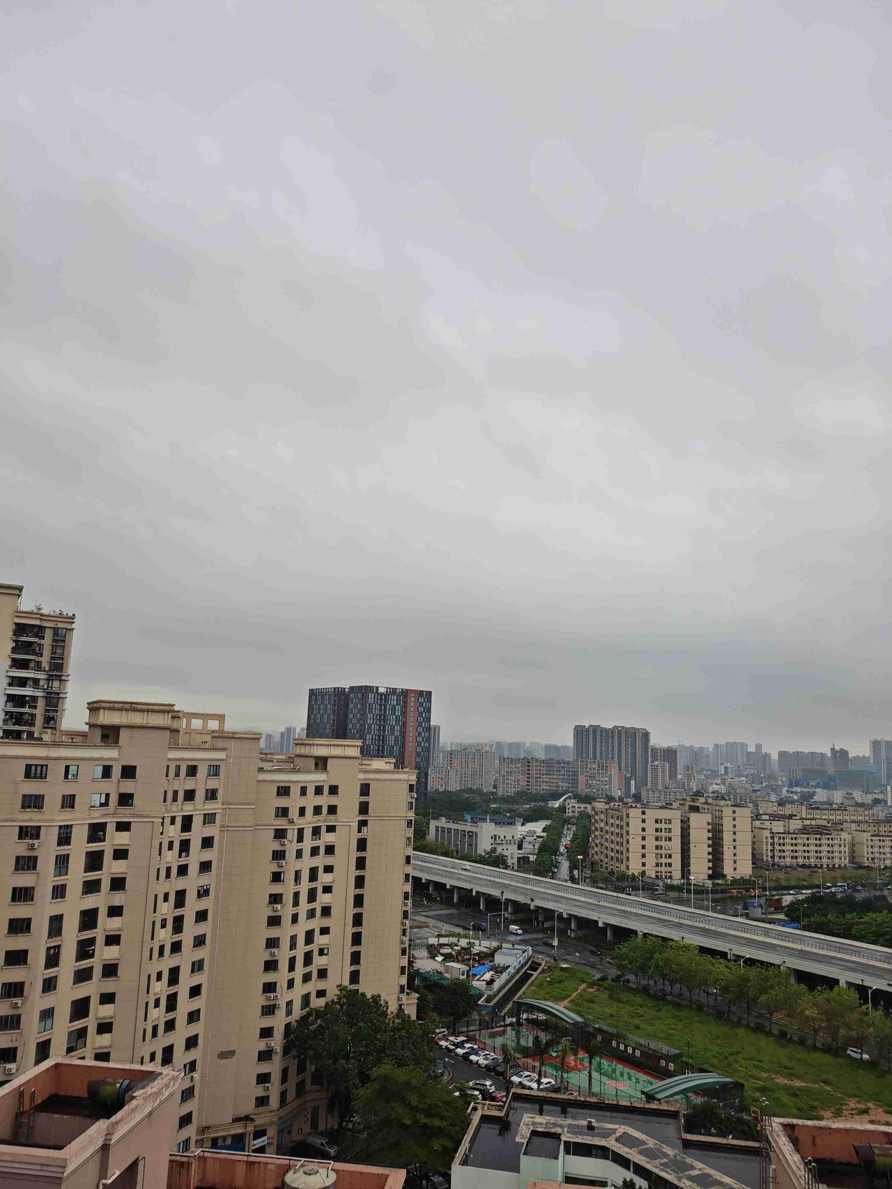 我的今日状态：😁轻松愉快
我这里的天气：🌧下雨深圳今日小雨，气温25度到31