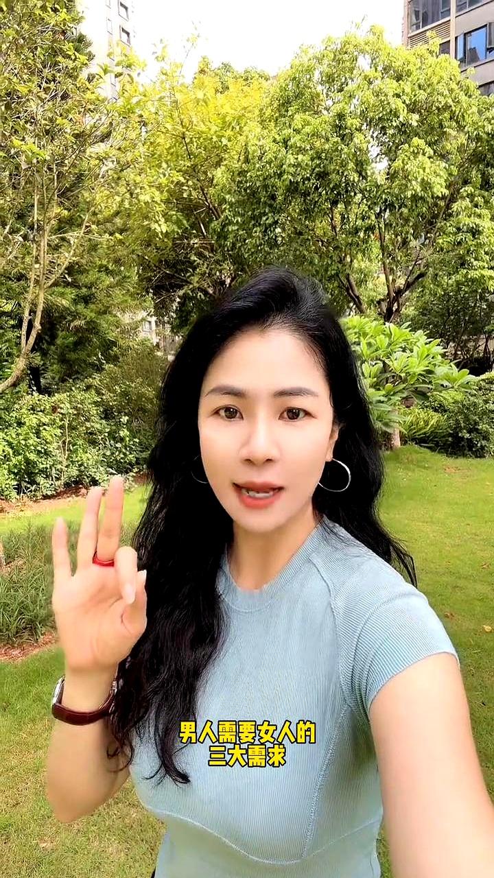 夜里他加班到十一点，推门那刻，最先找的不是浪漫，是一碗冒热气的饭。
很多男人在情