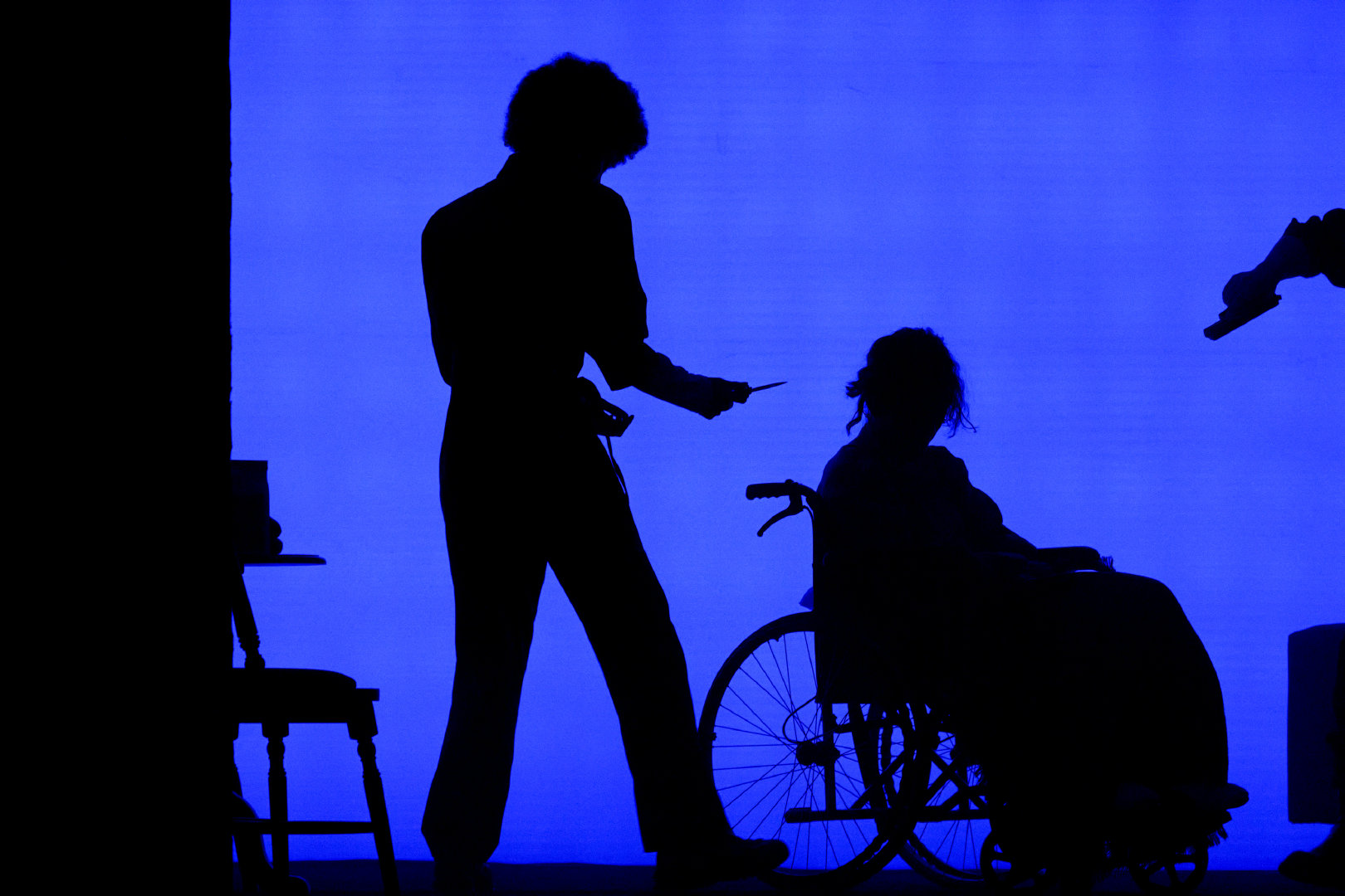 王俊凯话剧趁世界还年青剧照  王俊凯话剧《趁世界还年青》剧照来啦！恭喜小凯首次话