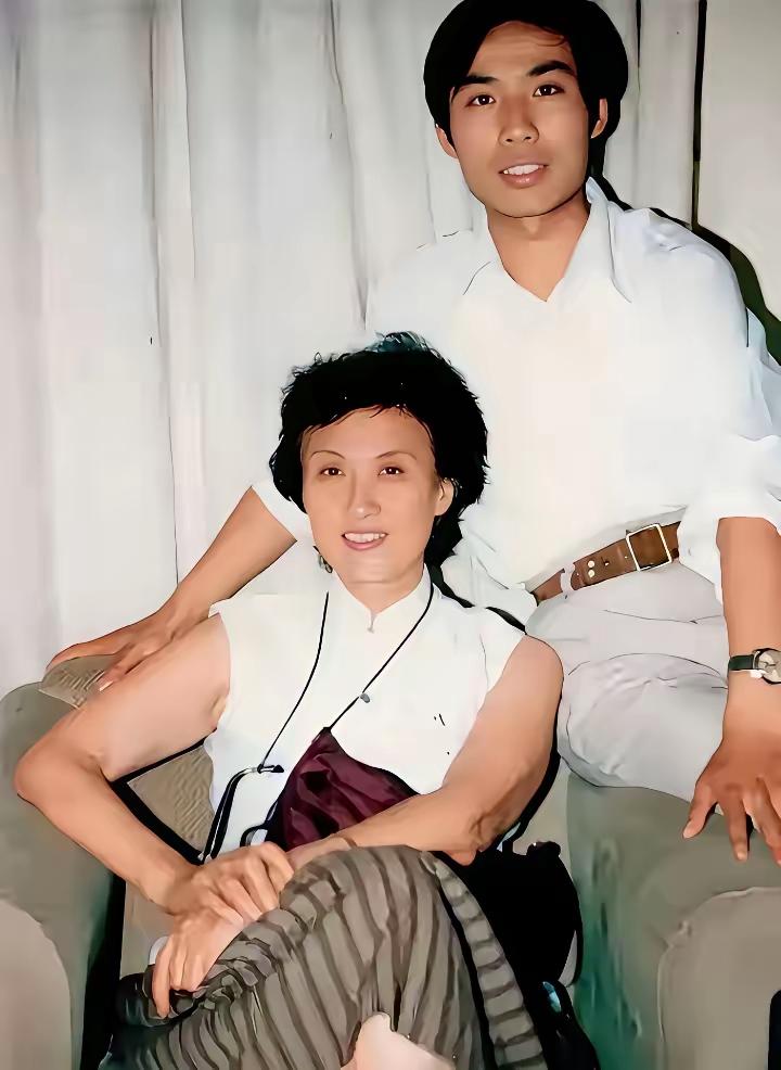 王铎：黄宗英和儿子(不是亲生的)