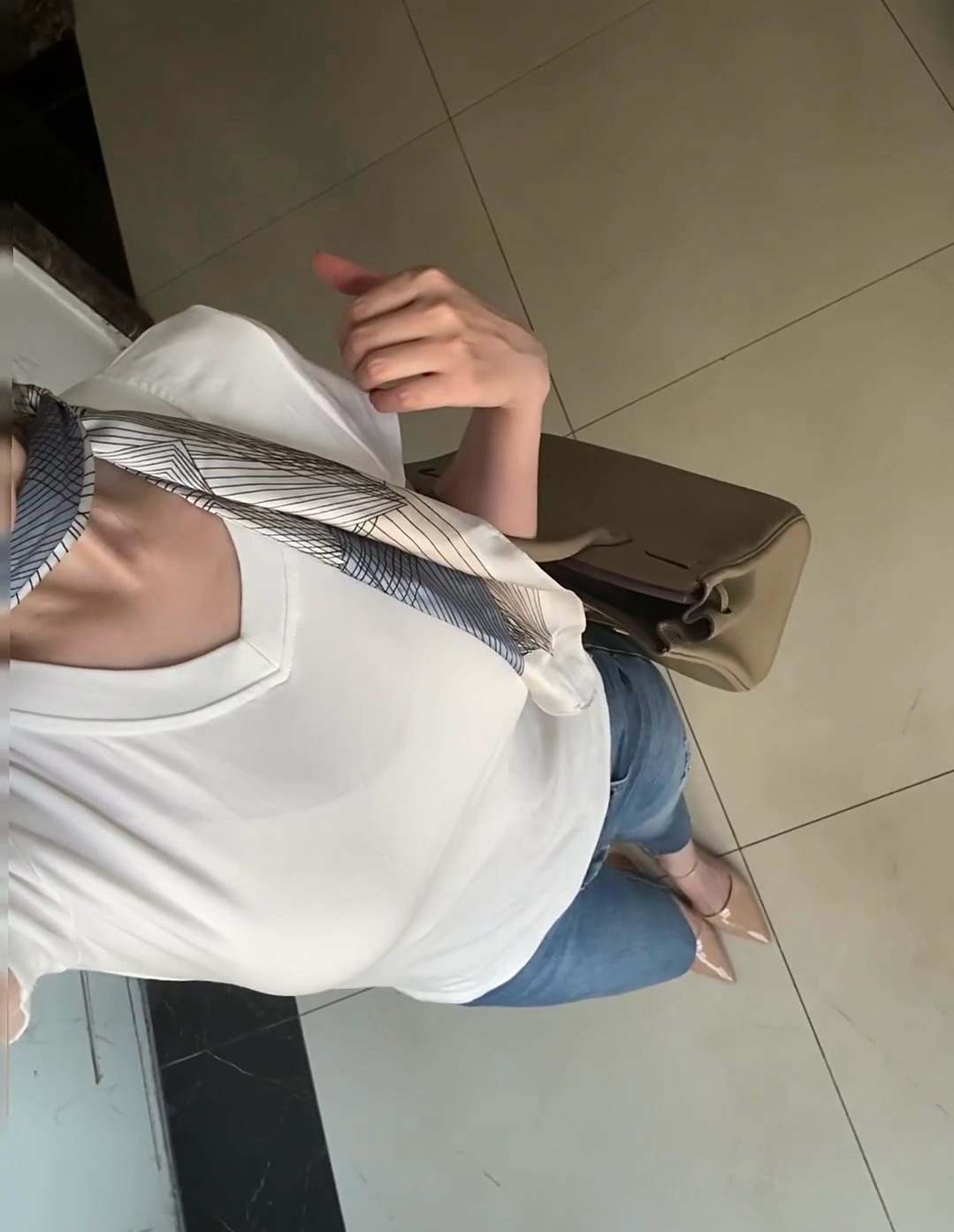 森林里 遇见同一棵树两次 那是迷路了 