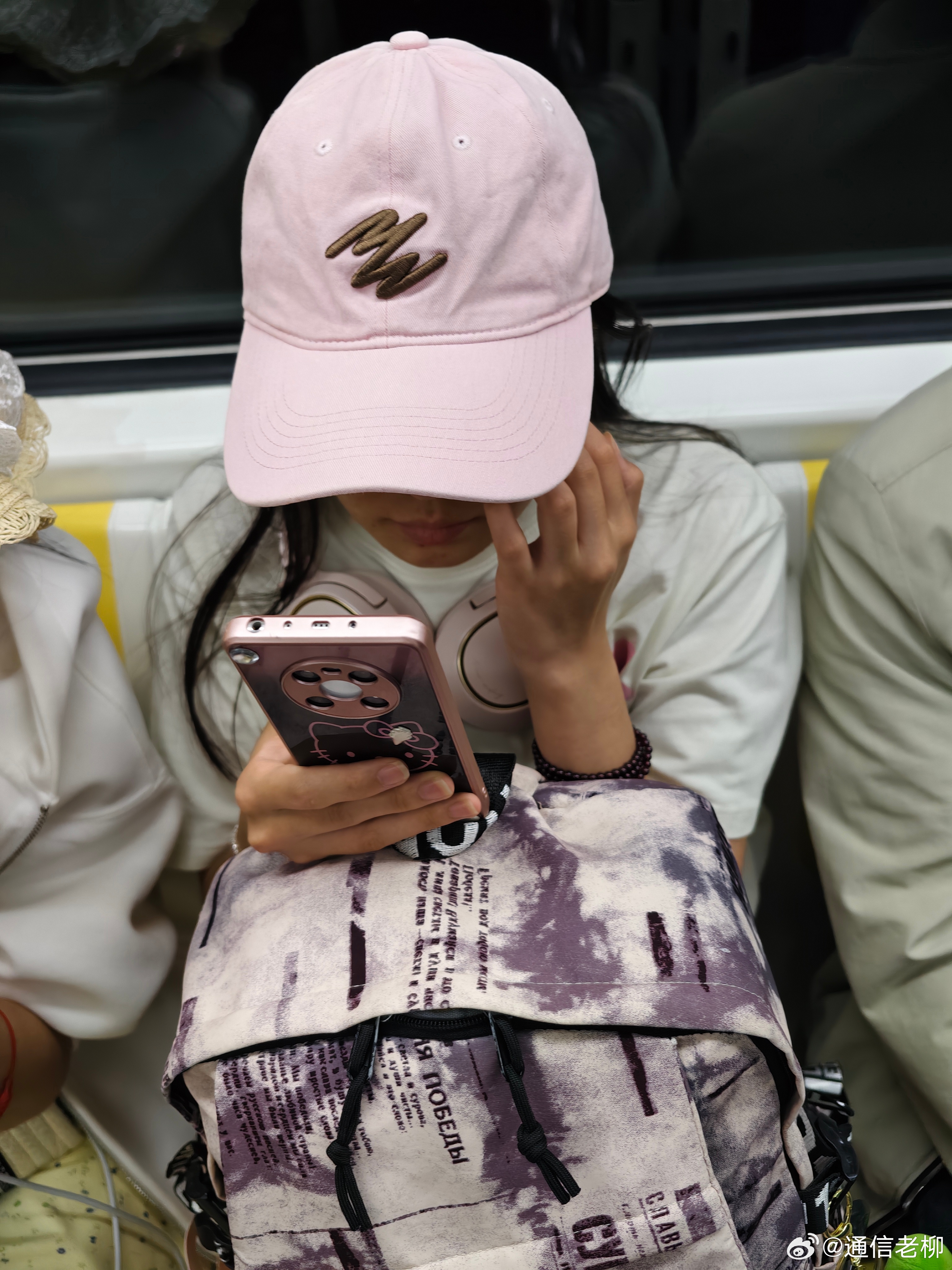 现在漂亮女孩儿不用iPhone而用国产手机的真不多！[赞] ​​​