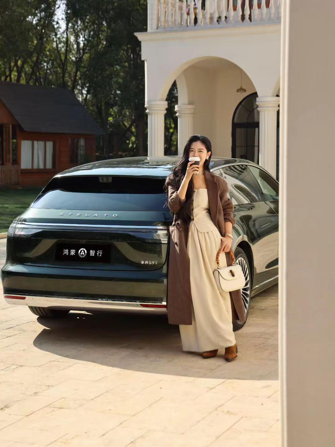 光从来不止是远方的召唤，是在沉稳的守护中找到的自由，是在共同奔赴的日常里，照见彼