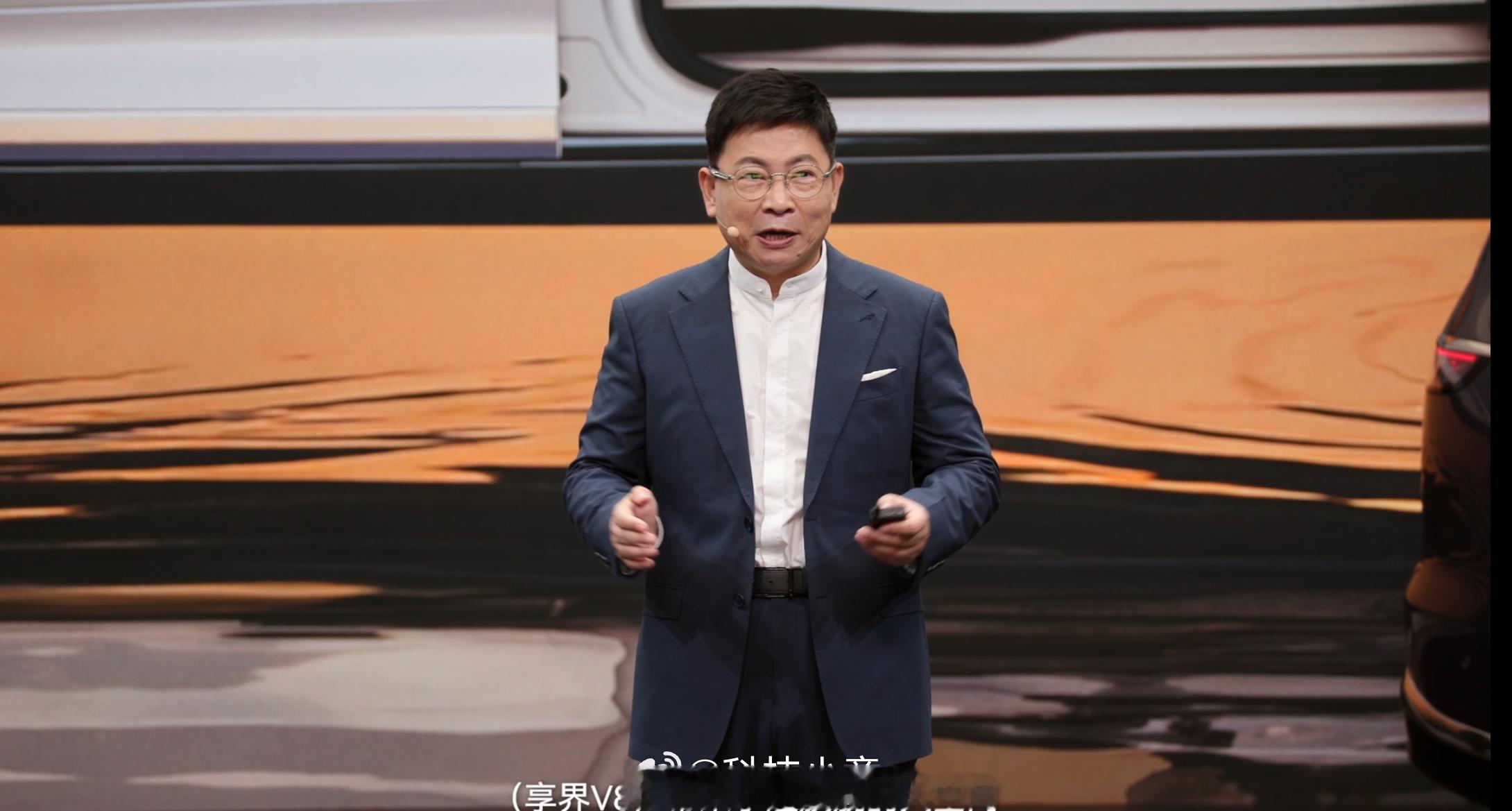 余承东发布鸿蒙智行首款纯电MPV 余承东正式宣布享界V8开启预售，预售价32.9