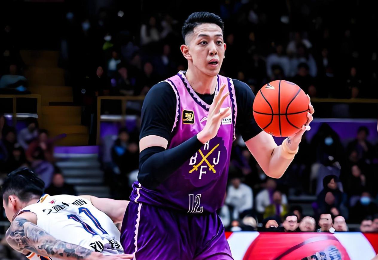 600万顶薪，13分钟5犯离场，球迷：真对不起高工资
CBA常规赛又现名场面！北