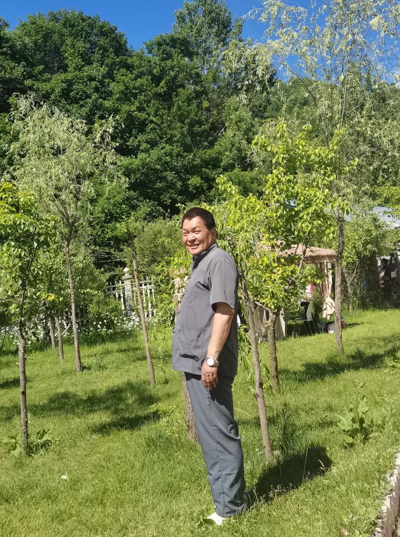 三伏天的养生密码，全藏在“少动多静”这四个字里。
别贪凉一进门就把空调开到16度
