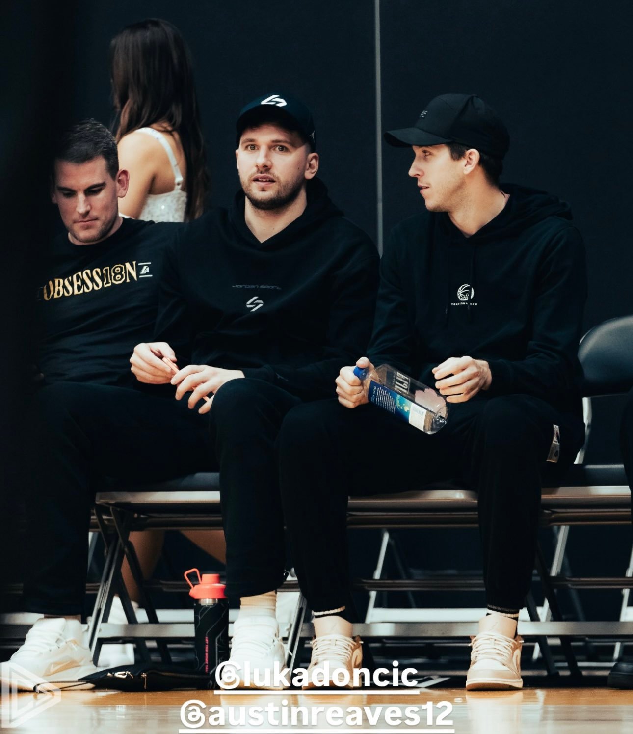 昨天东契奇、里夫斯、老詹、拉拉维亚、彪哥都去南湾湖人支持布朗尼和克内了湖人国度洛