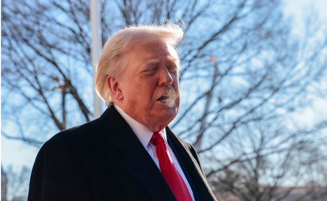 加拿大总理卡尼的专机，刚在北京落地，特朗普就送了一个“神助攻”，直接断了加拿大的