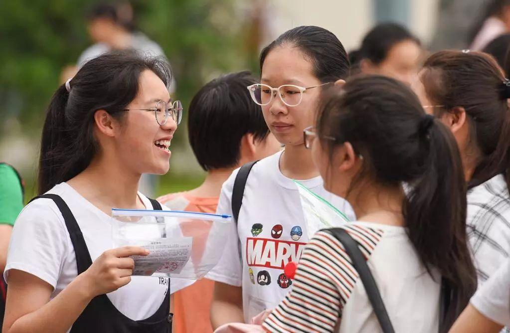 和一个朋友聊天，他说了一件事，刷新了很多人的认知了！

朋友说，花了三万八给孩子