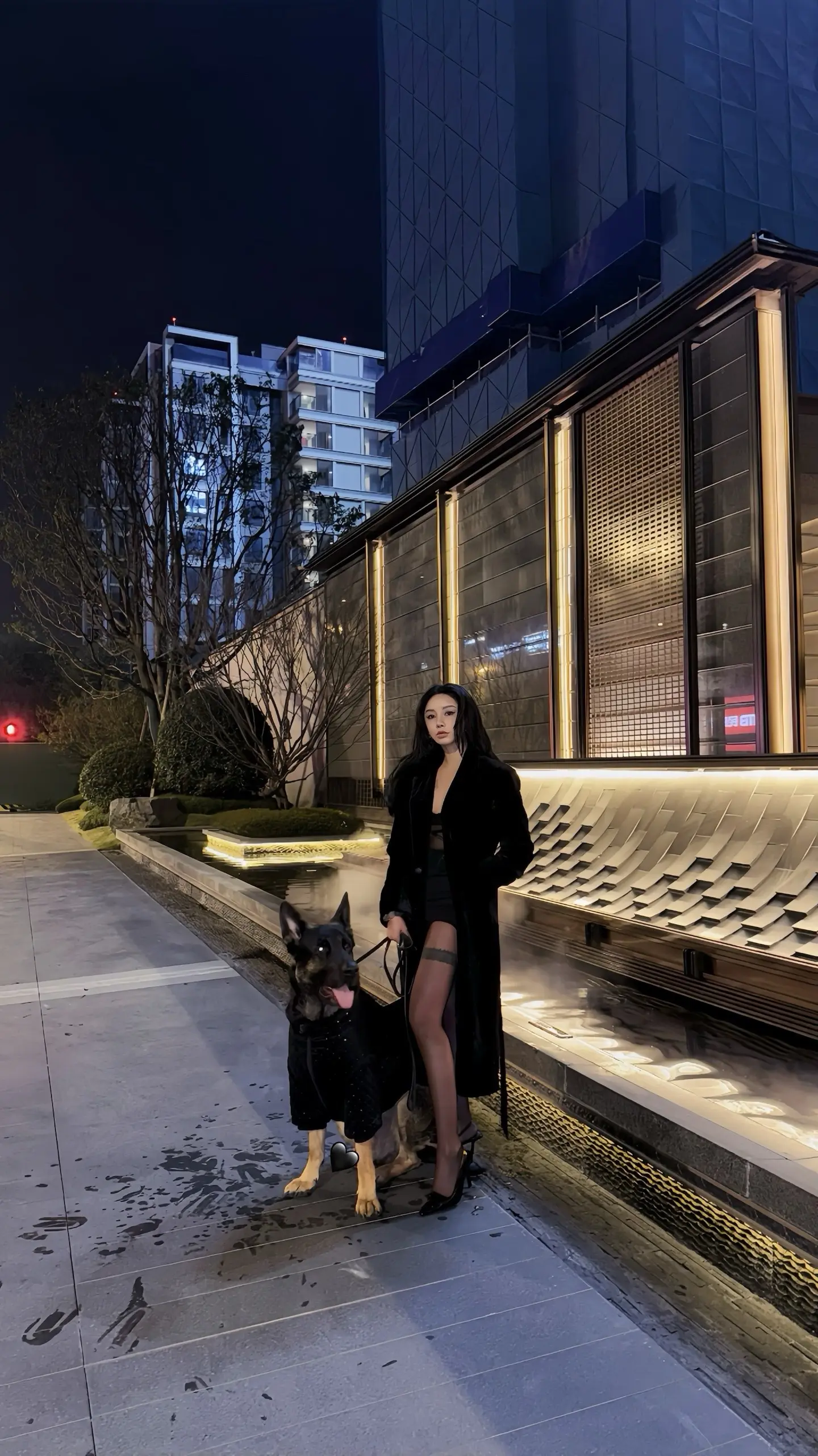 【德牧·巴克】天冷了，记得少穿点。