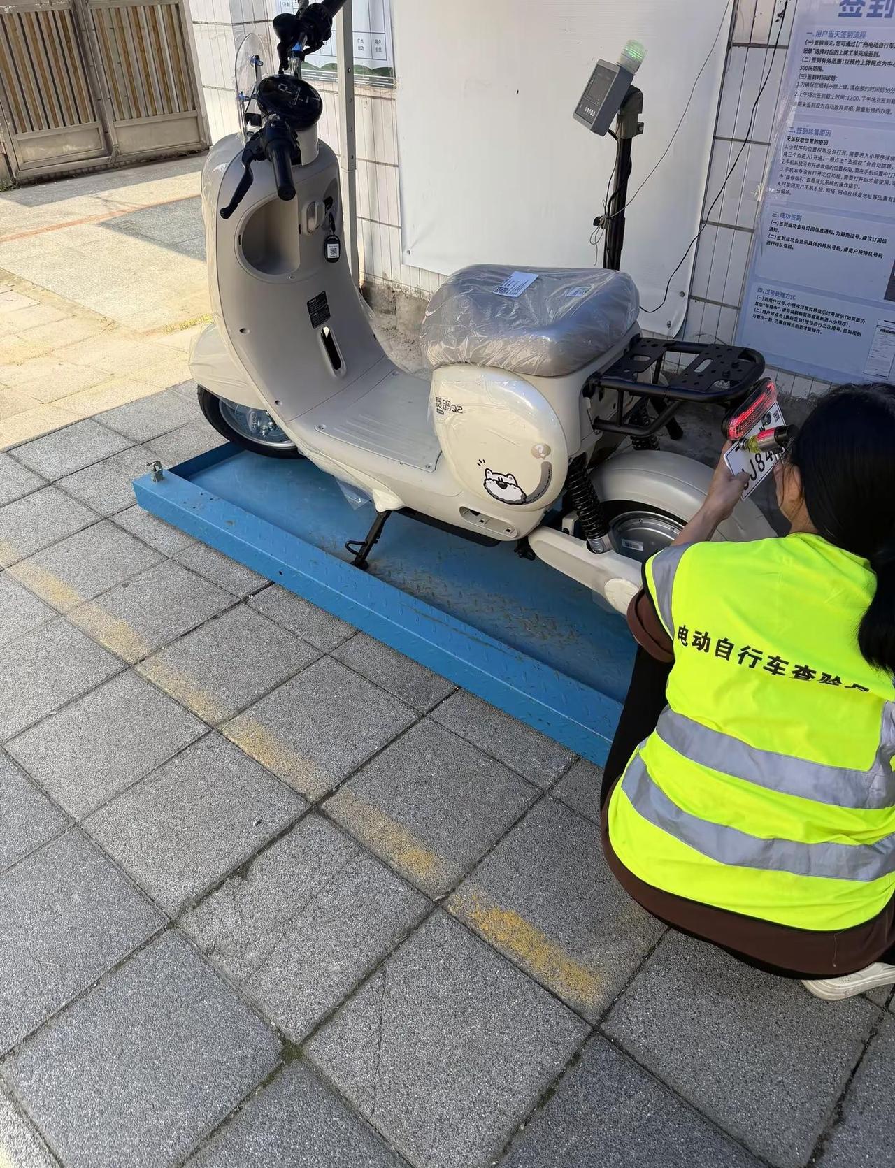 赛鸽Q2完美上牌。给客户来回138公里上好，广州号也太难抢了吧！拖一天都是心惊胆