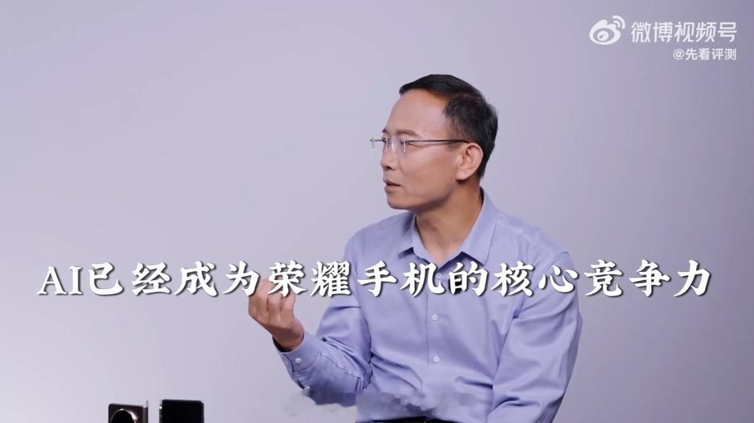 卷影像，是折叠屏走向“主力机化”的关键一跃。Magic V5的尝试，代表着荣耀对
