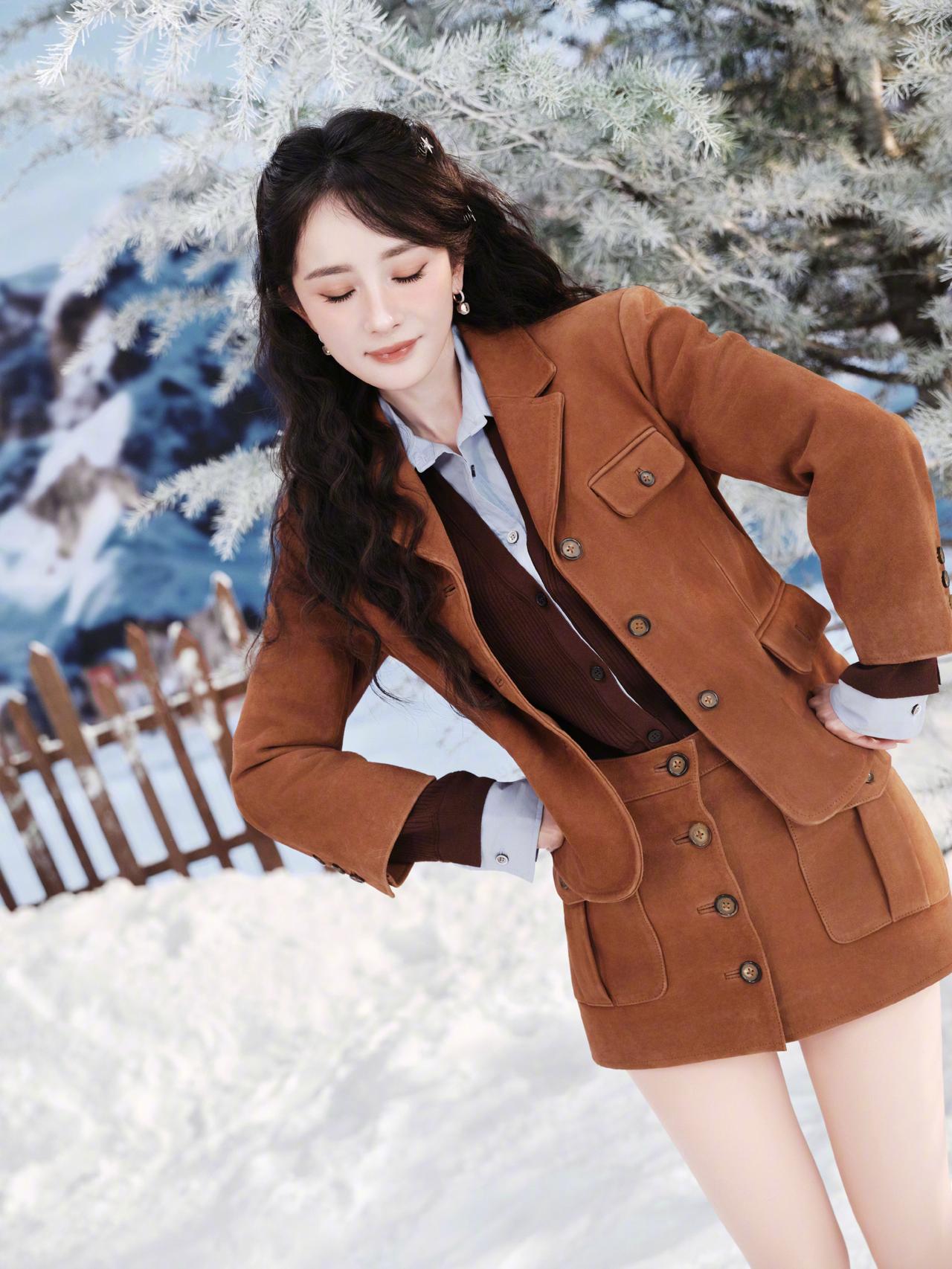 狐狸幂、杨幂、幂幂美在何处? 冬日暖阳下，甜美少女与雪景相映成趣！！！