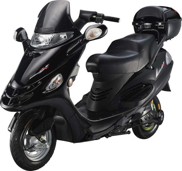 这是A博士车型，早在30年前，台州的摩托车厂家便已推出此款车型。想当年，台州凭借