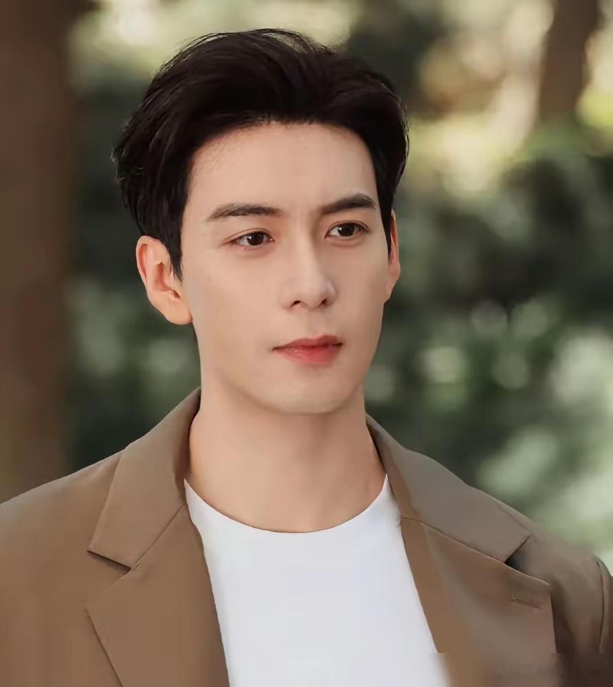 陈星旭的“玄学体质”，男二们有福了。 拍东宫，魏千翔的顾剑成了“白月光”，讨论高