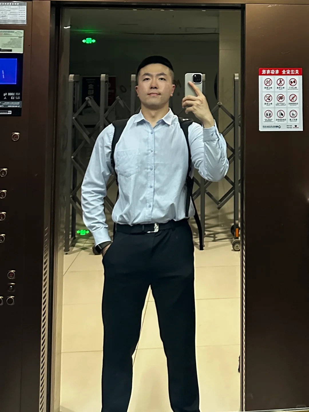左滑微笑