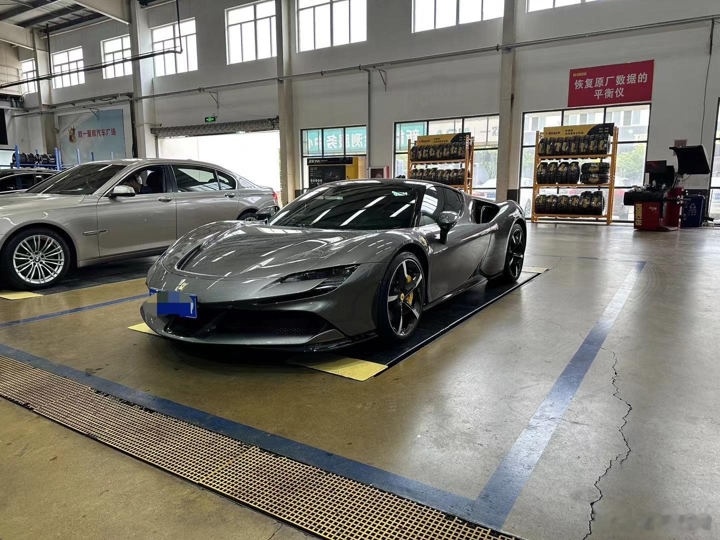 法拉利SF90 价格495万送排气2023年上牌，3600公里，原版原漆，原厂选
