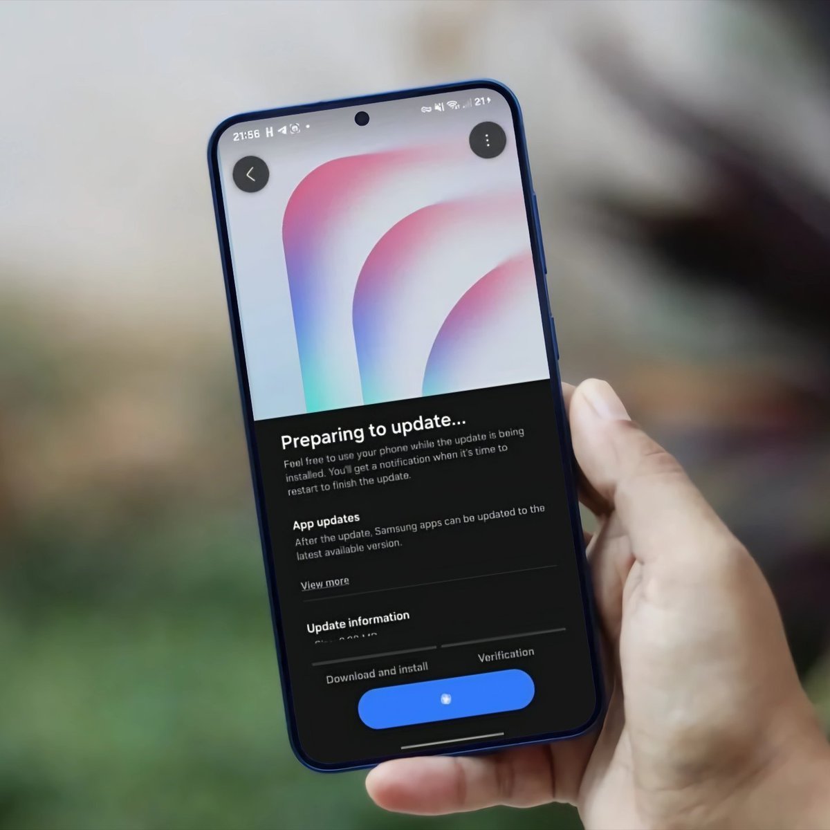 One UI9.5 这个更新页面的图示是不还暗示着啥🤔有点类似手机的边角过渡设