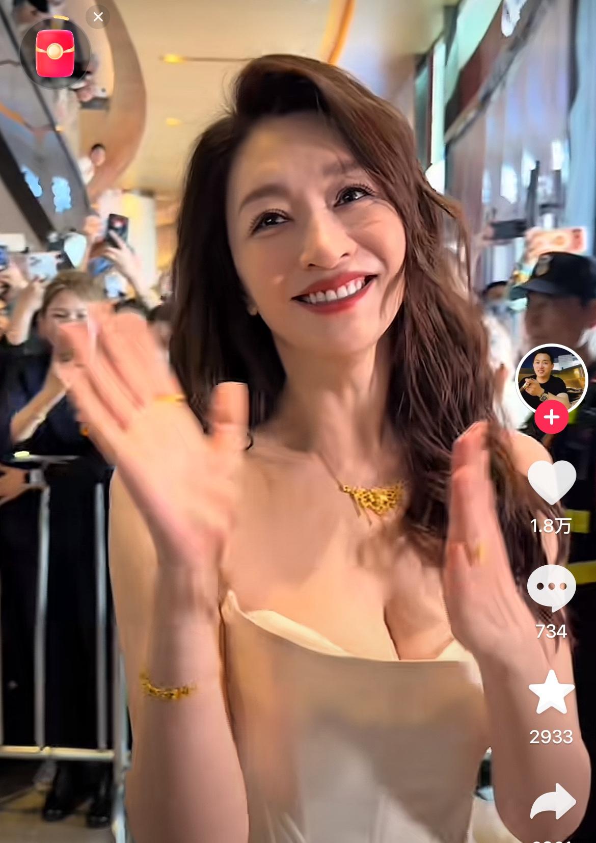 大家有没有一种感觉，
那就是以前的明星，
现在都四五十岁了，反而会比现在那些小鲜