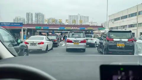 理想在澳门开店，能想象一下澳门人会有多爱L9livis，虽然澳门的地方小街道窄，