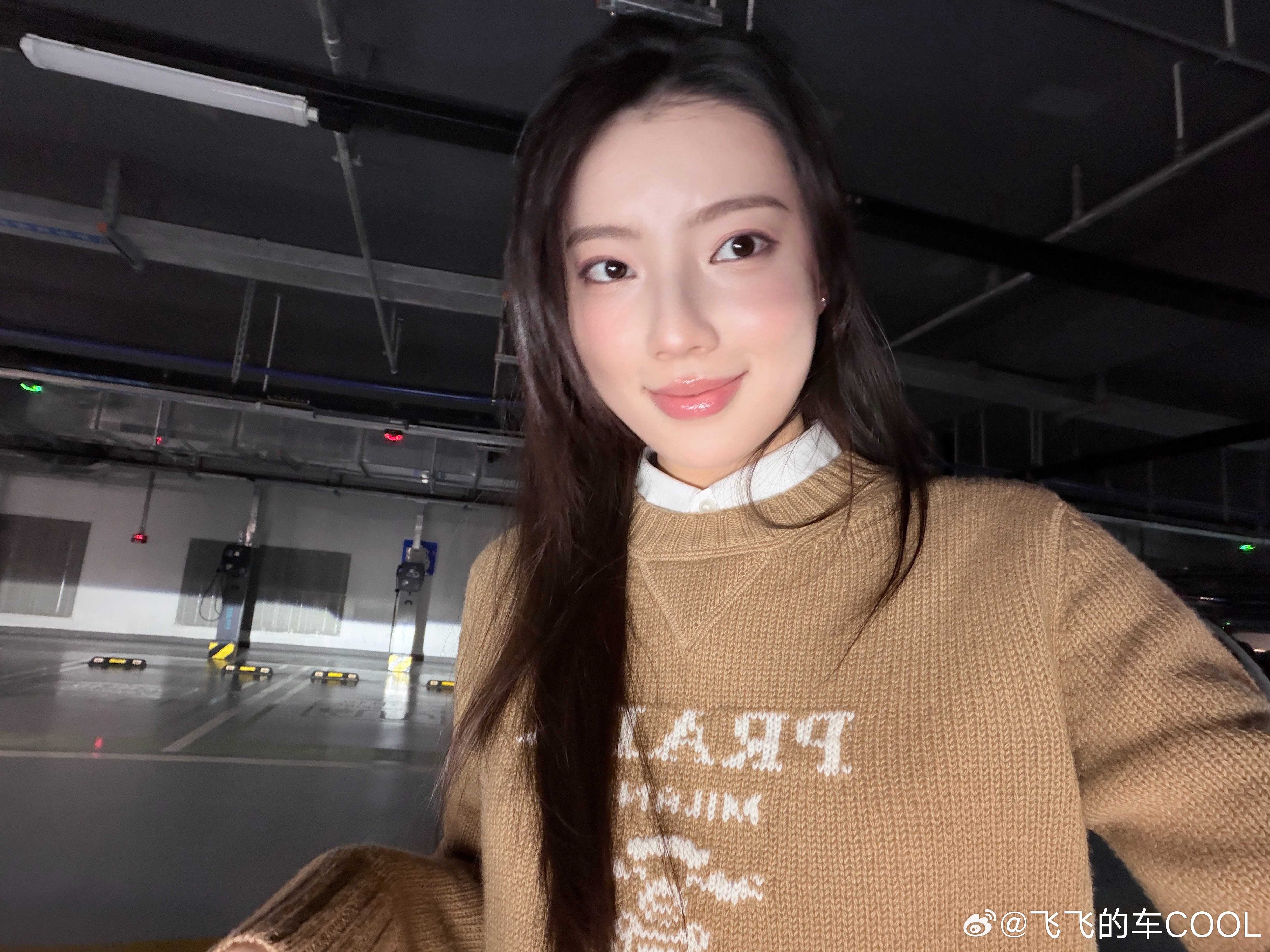 理想你要不出一个补光灯吧，i6的星环灯补光效果太好了，柔和而且照的360度无死角