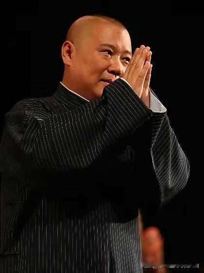 看懂这一幕，才懂相声圈规矩有多值得尊重！名气再大也守礼！侯宝林见面马三立一口一个