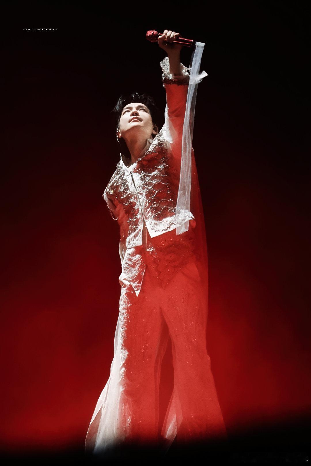 陈楚生演唱会圆了外卖小哥的梦 真的会永远偏爱陈楚生！从合唱现场到演唱会舞台，帮外