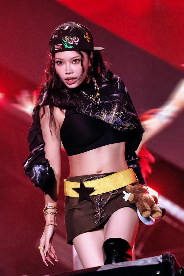 万妮达回应歌手歌手2026从容面对各方声音，不辩解不刻意，万妮达这份豁达的心态实