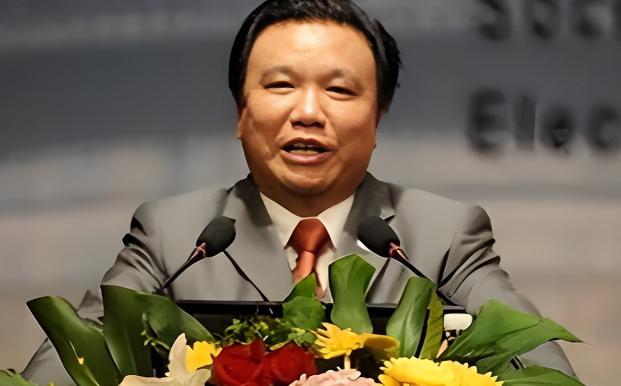 报应来了！捐给美国7千万，满嘴“中国穷关我啥事”，如今破产了！
时间在2011年