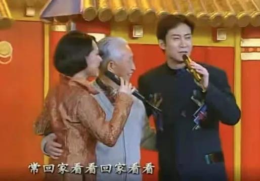 当年，江涛在北京租了一间地下室，住进去第一天，半夜就被一阵敲门声惊醒，他揉着惺忪