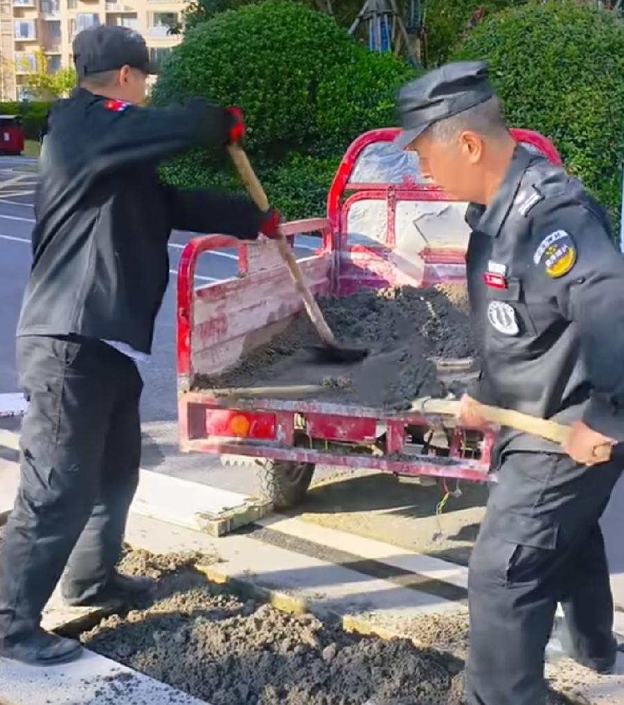 大家发现没有，现在的保安就是一个多面手，大部分保安工作中更像一个勤杂工，什么工作