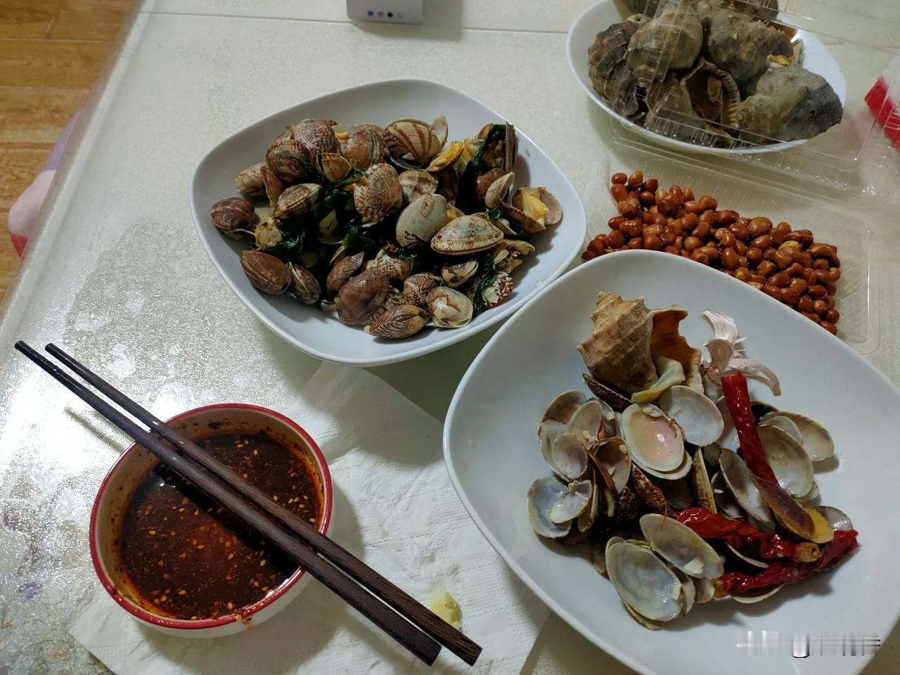 美食家常打卡下班老公就把饭准备好啦，不说菜味咋样。就说这件事情就已经很满足了，能