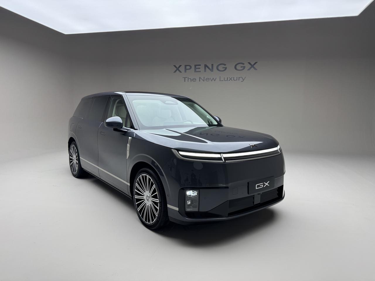 小鹏GX最大的感受就是大，5265mm的车长，3115的轴距内部空间完全不输一些