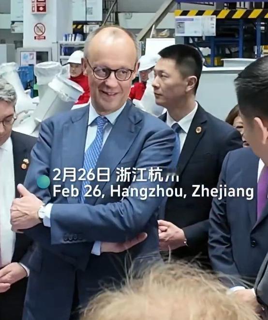 2月26日，默茨访华的最后一站，是参观西门子能源高压开关厂，参观完后，默茨深受启