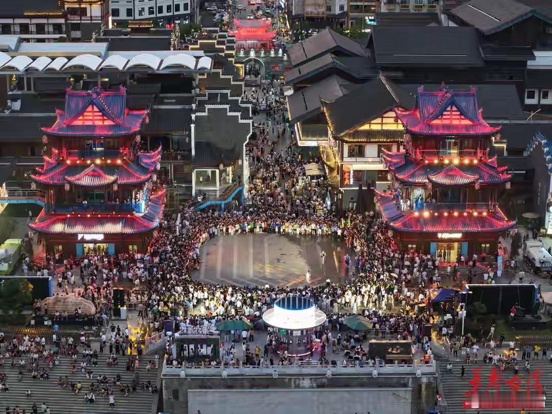 四年亏10个亿, 唯一赚钱的竟是停车场! 免门票后一个月, 赚回1500万 