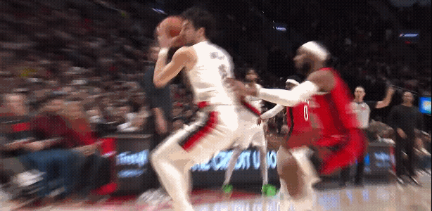 看到阿夫迪亚这样的投篮，真的觉得杨瀚森的能力不配在NBA打球，但是反过来说国内又