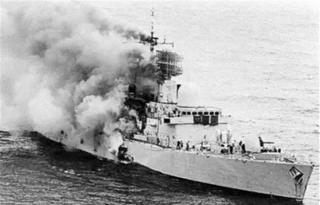 1978年，一个海军战士抛弃未婚妻，导致未婚妻自杀，事后被处分，战士心生怨恨，竟