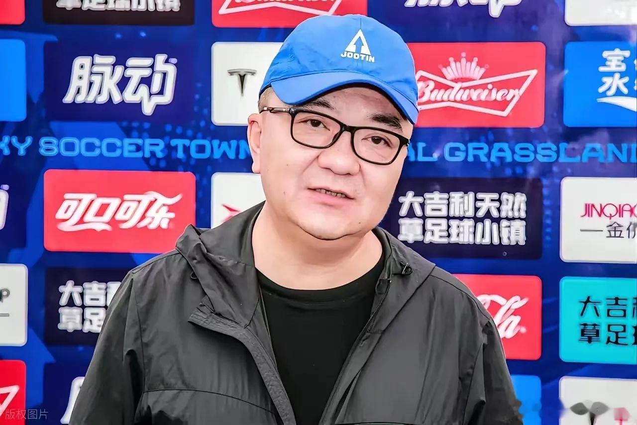 看了董路那么多场直播，我就得出一个结论。董路这个人匪气太重了。他带队比赛不为钱，