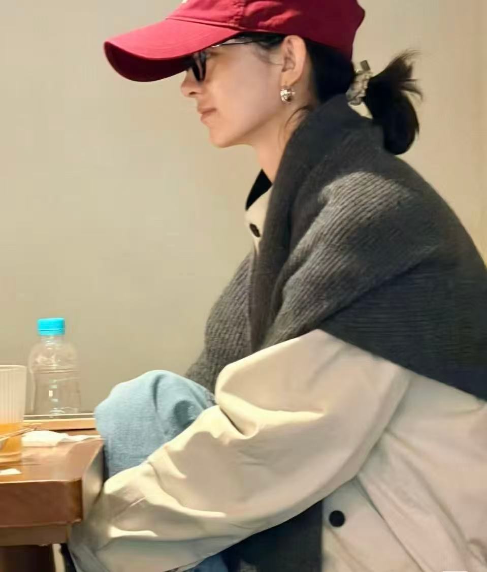 网友在咖啡店偶遇赵丽颖在咖啡店偶遇赵丽颖啊啊啊啊新鲜的丽！ 